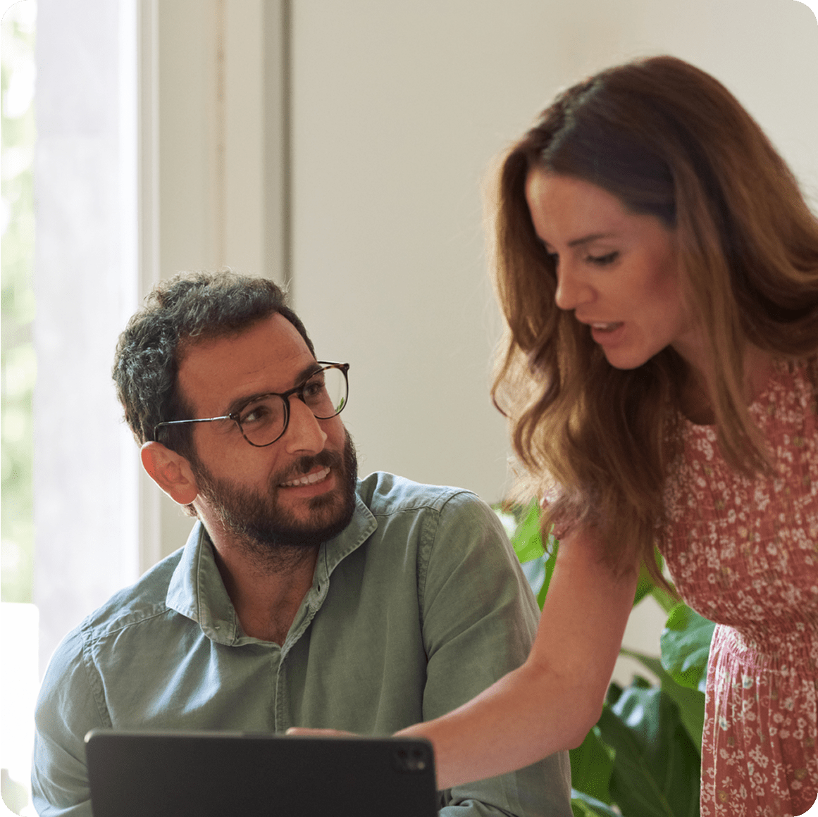 Advisors collaborating on private asset custody